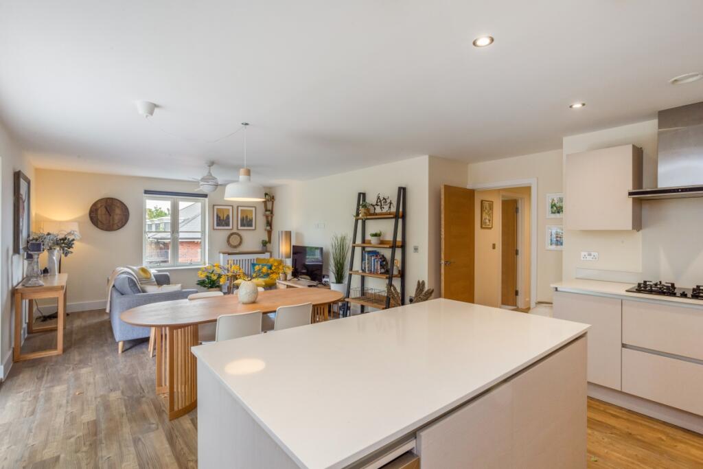 28 Windsor Court ...