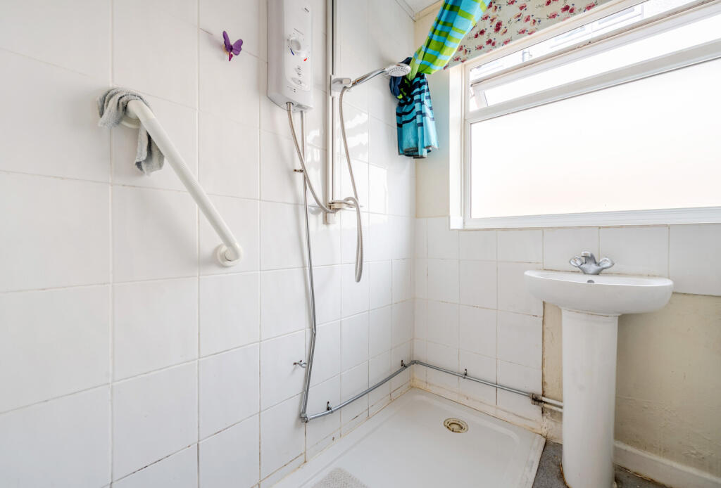 1335370-8-689b247...