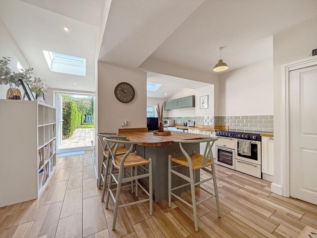 Kitchen/Breakfast Area