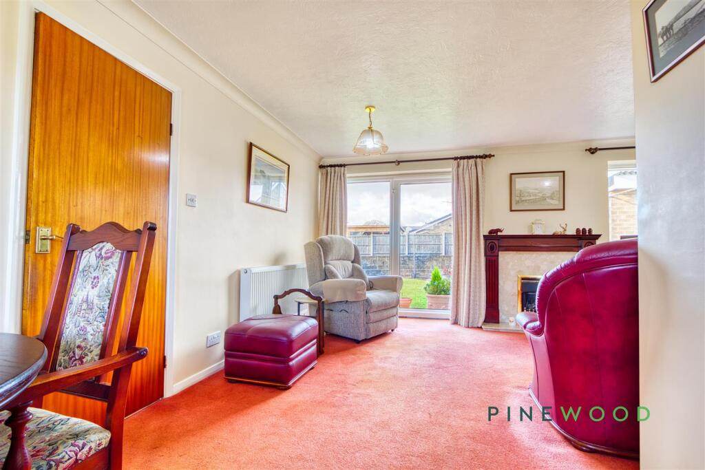 SITTING / DINING ROOM