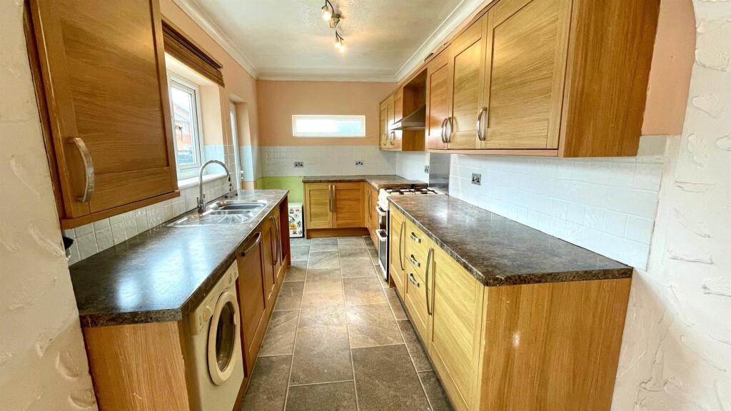 KITCHEN/ BREAKFAST ROOM