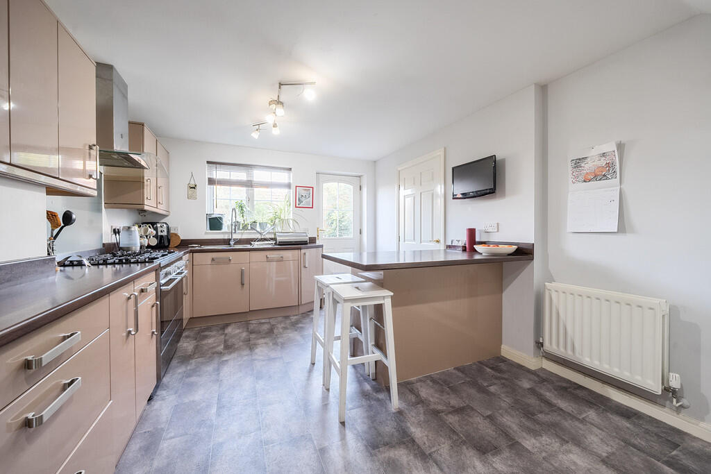 Kitchen/Breakfast...