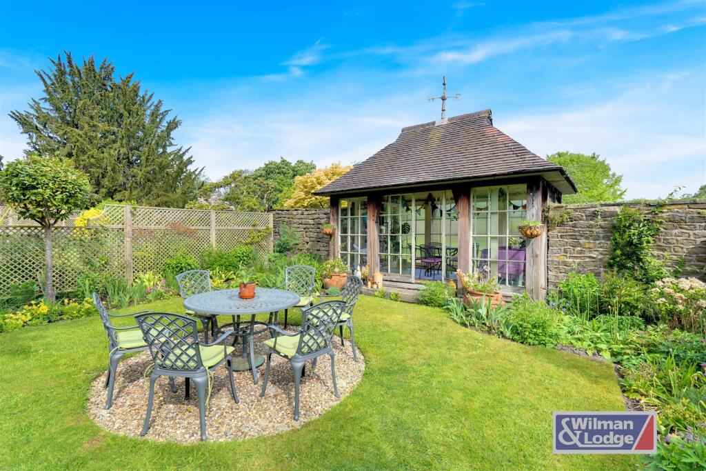 Four Double Bed Character Property in Steeton (2).