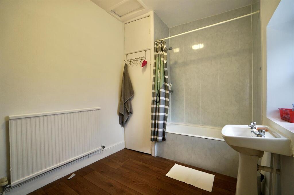 Bathroom1.jpg