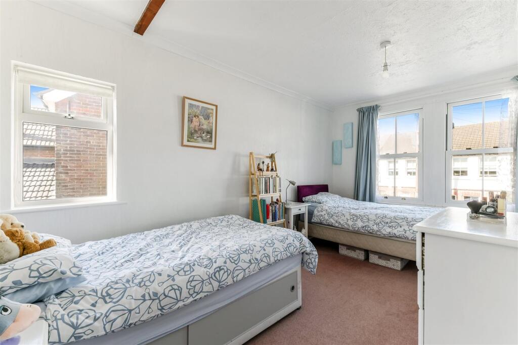 FERNDALE ROAD (19).jpg