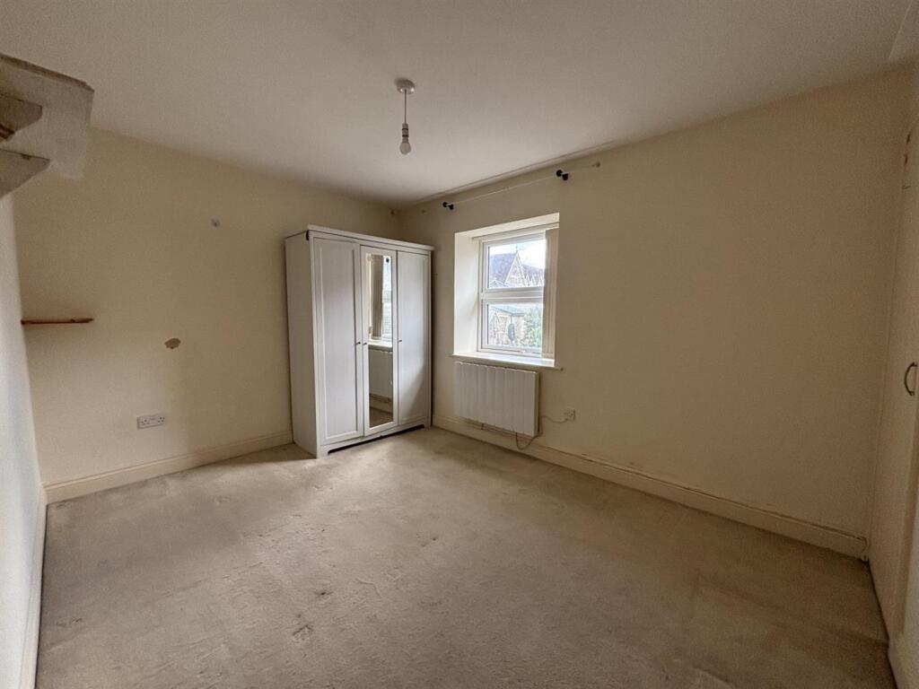 Bedroom 1.jpg