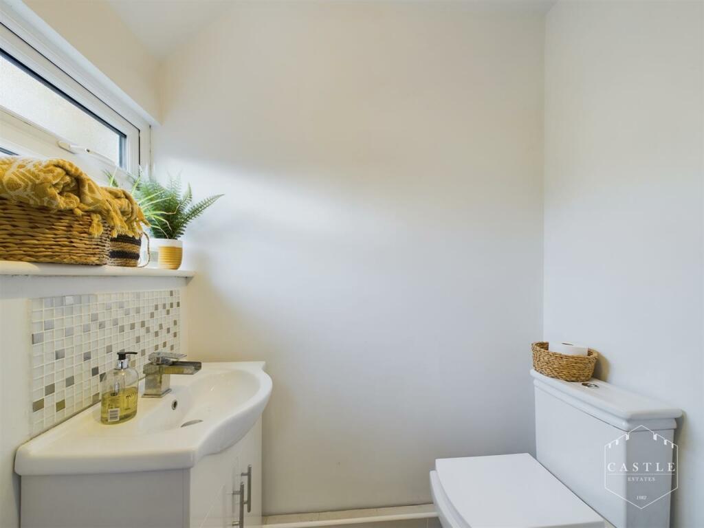 UTILITY ROOM/W.C.