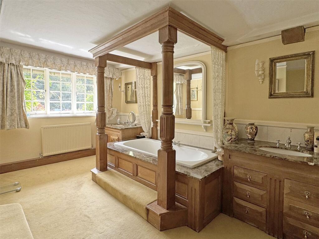 Main Ensuite