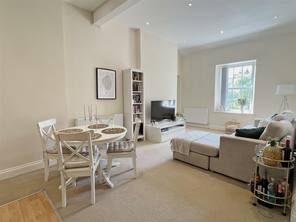 9 - Block of Flats For Sale, Hambrook, Bristol.JPG