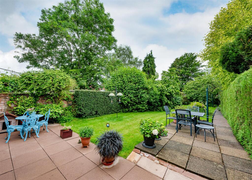 91 Common Road-garden1.jpg