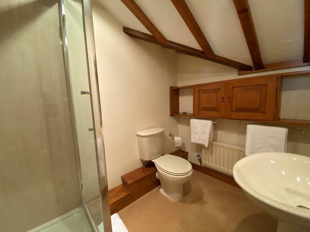 ensuite.JPG