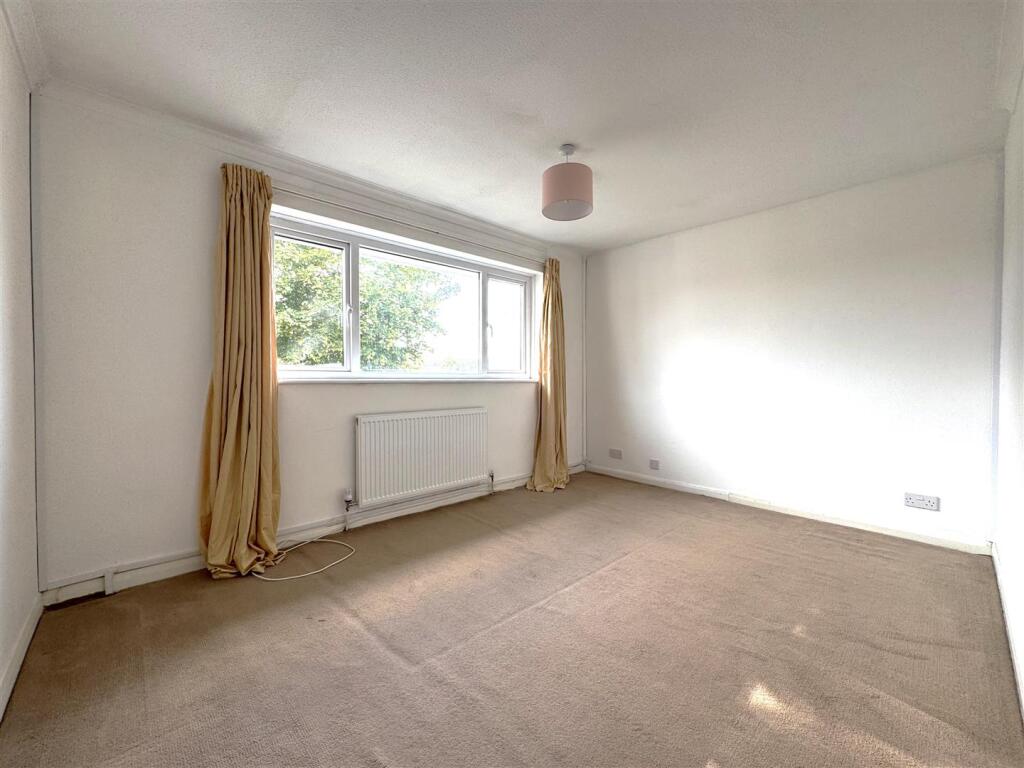 Bedroom 1.jpg