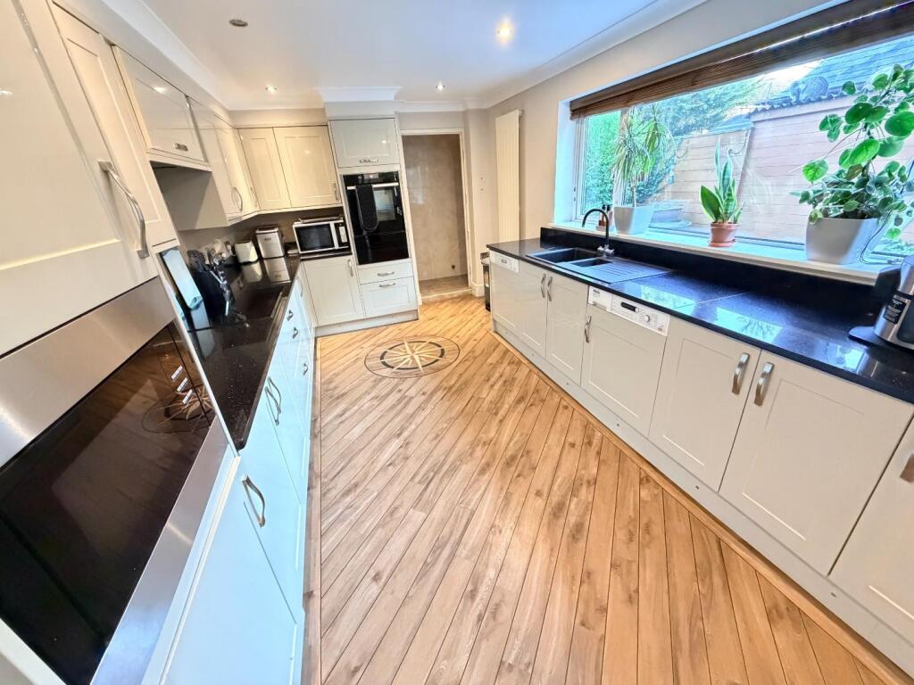 KITCHEN/BREAKFAST ROOM