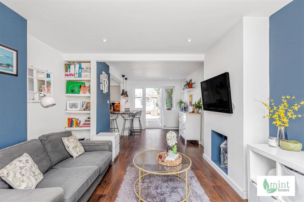 15__Engliff_Lane__Pyrford__Woking__Surrey__GU22_8S