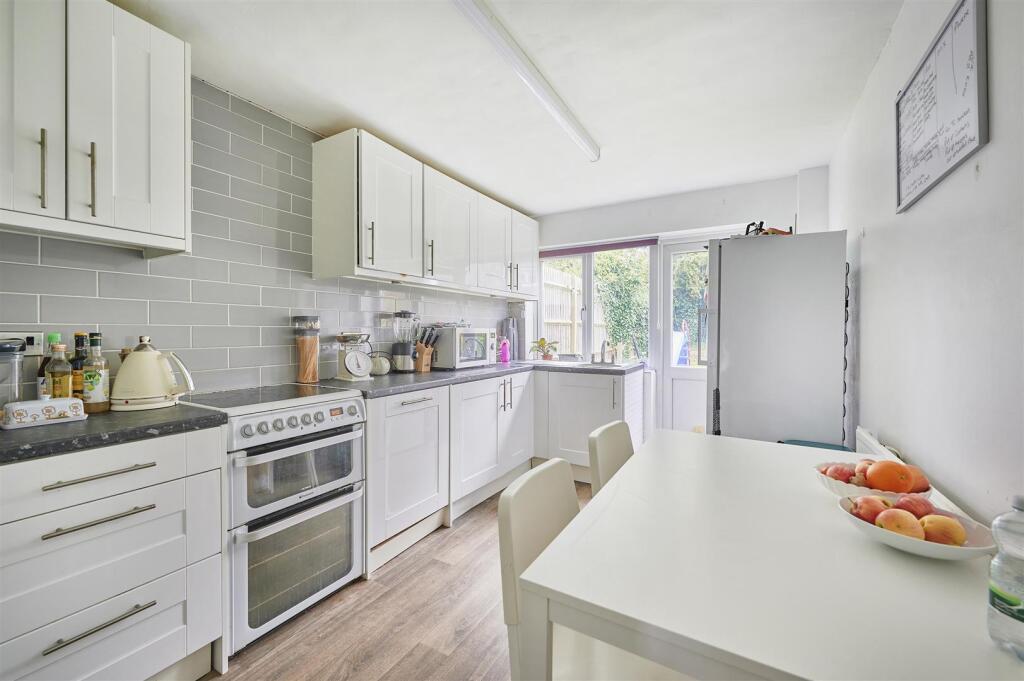 KITCHEN/BREAKFAST ROOM
