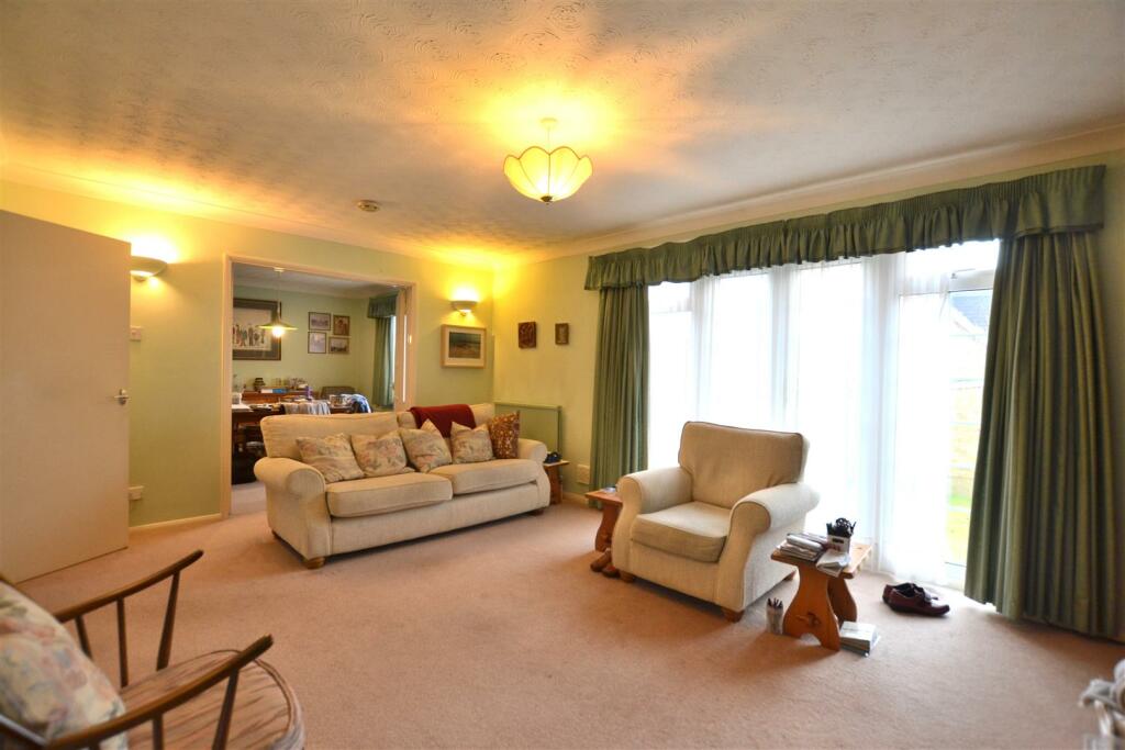 Living Room 1.JPG