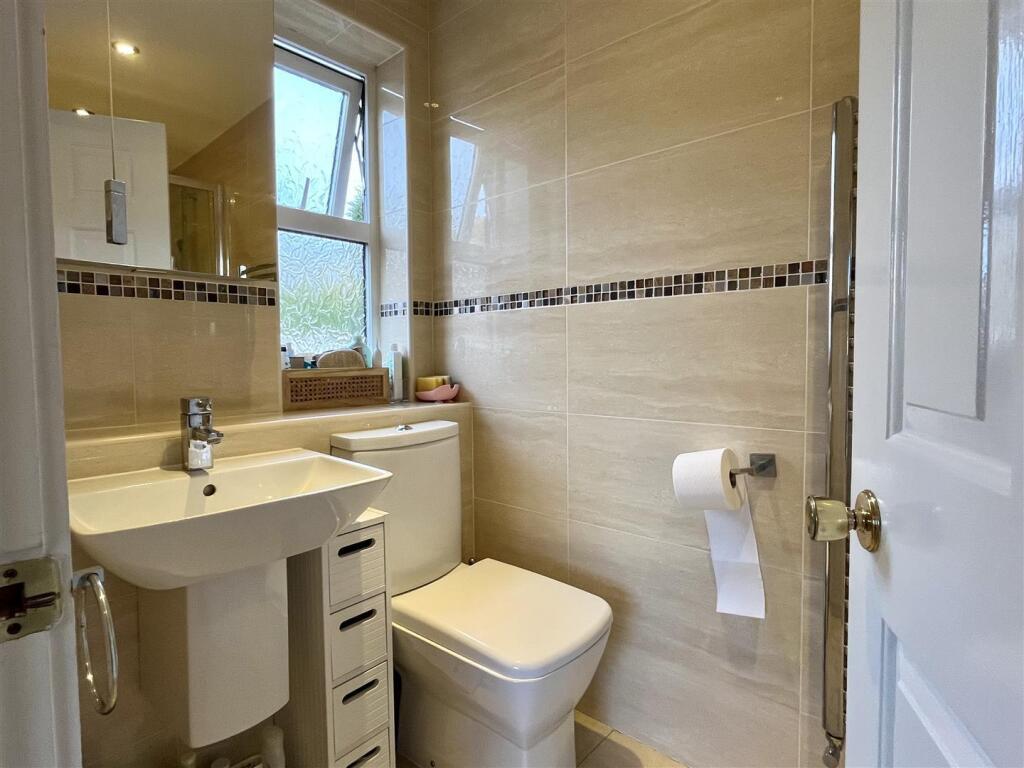Bed 2 Ensuite A.jpeg