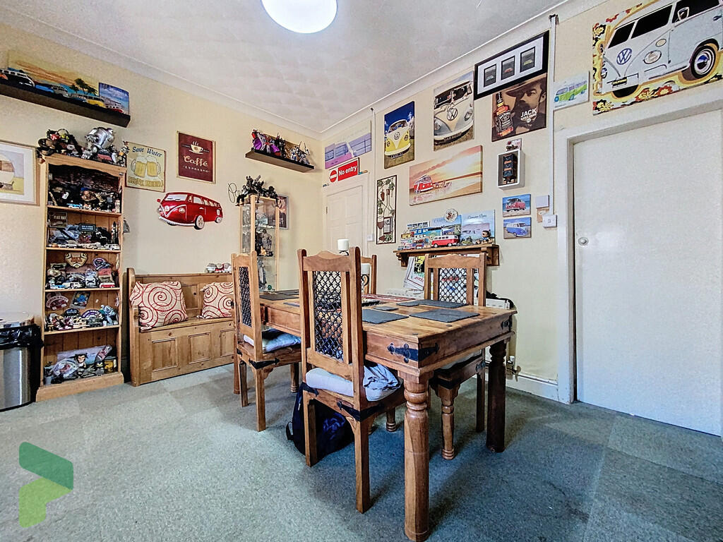 Fitted Dining Kit...