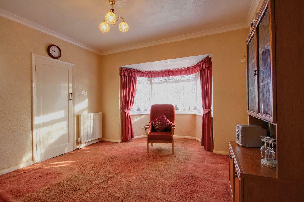 Lounge with bay window
