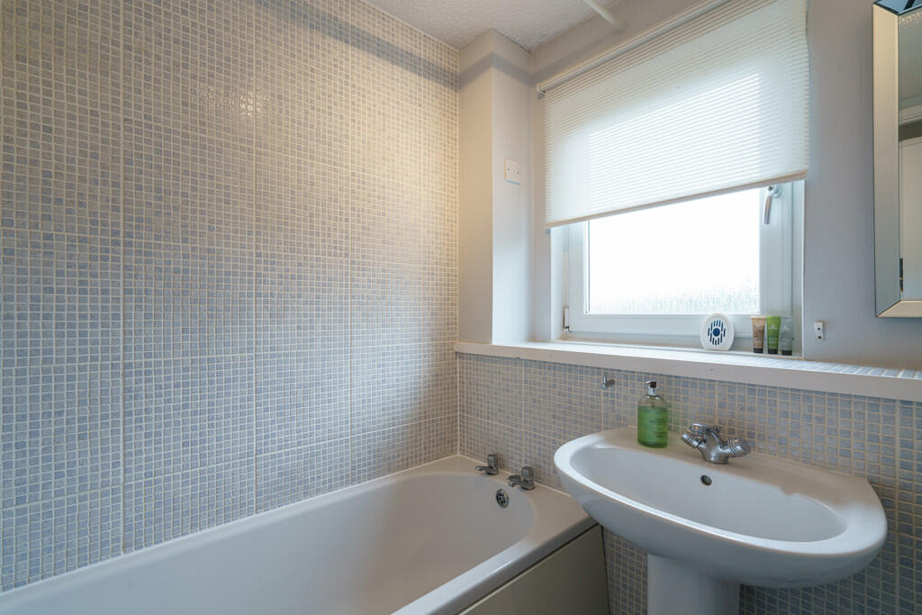 6. Bathrom angle ...