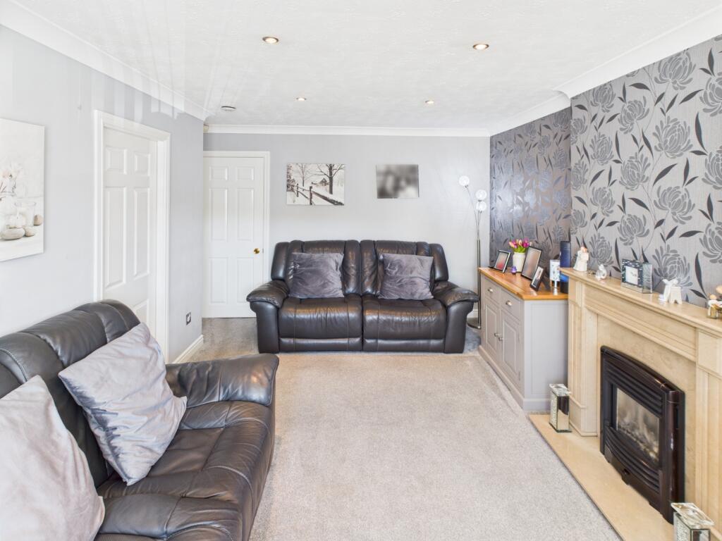 CAM04233G0-PR0024-STILL001