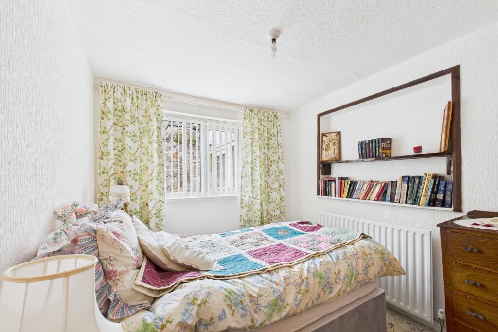 CAM04201G0-PR0068-STILL019