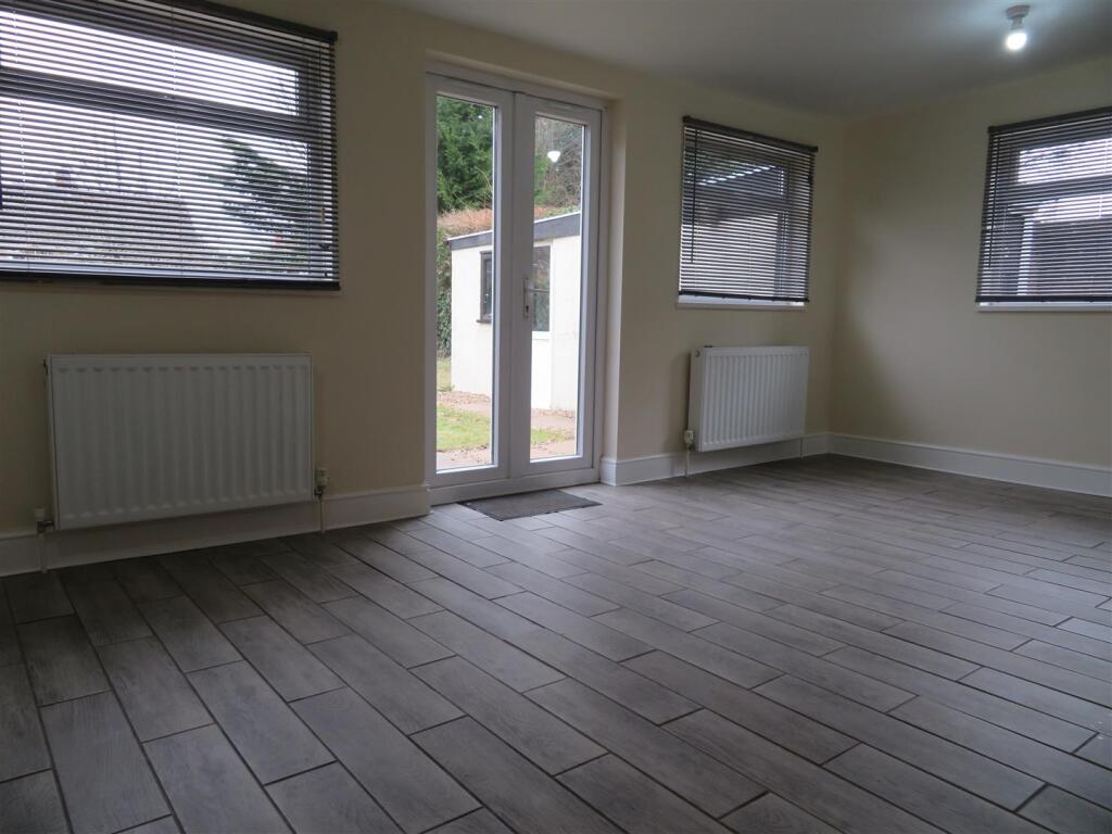 40 Park Ln Extension 2.JPG