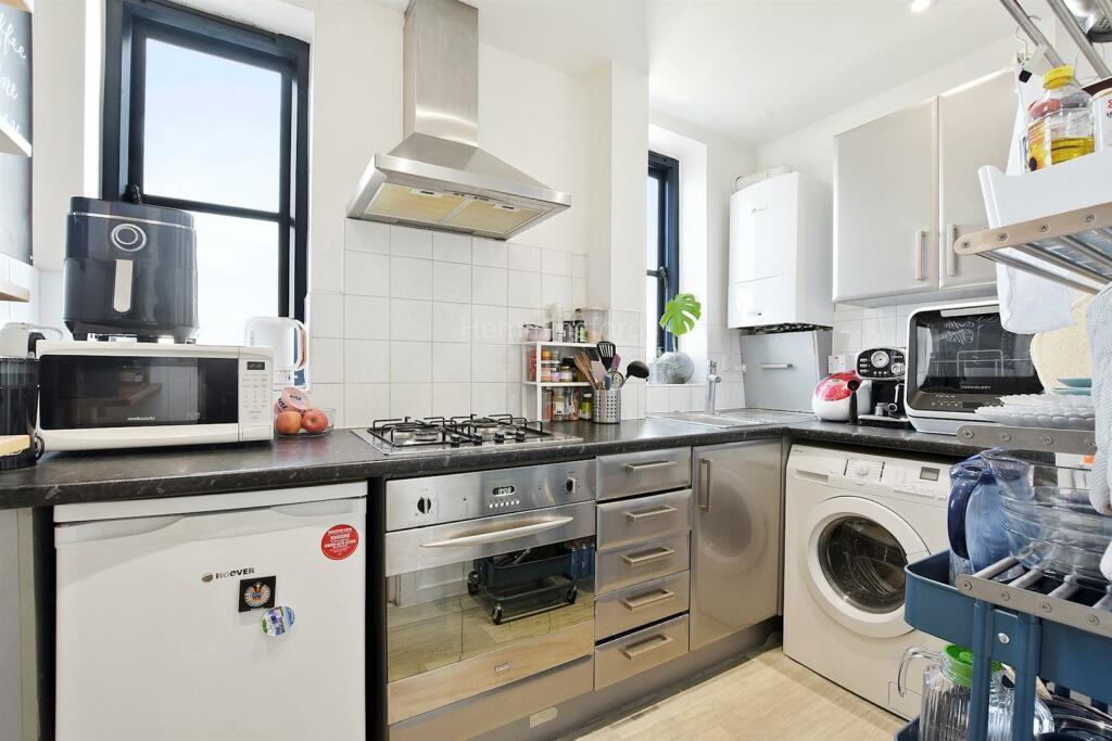 08-e794GCHMF - 47 Bentley Road - Kitchen -Original