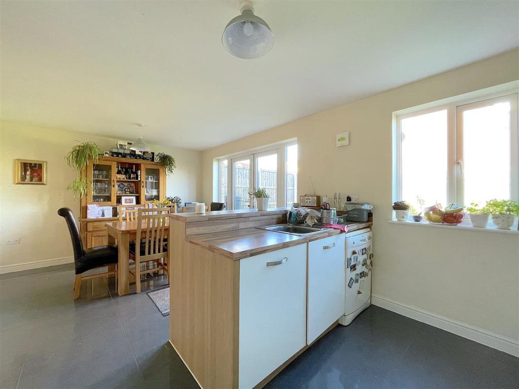 Kitchen:Dining Room (4).jpeg