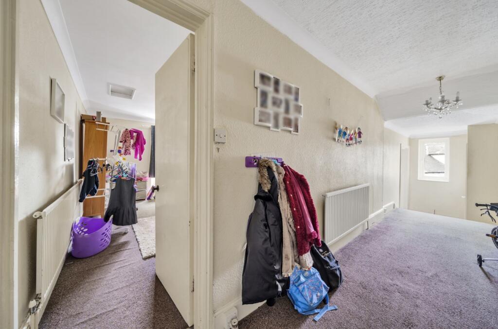 Hallway/Lounge
