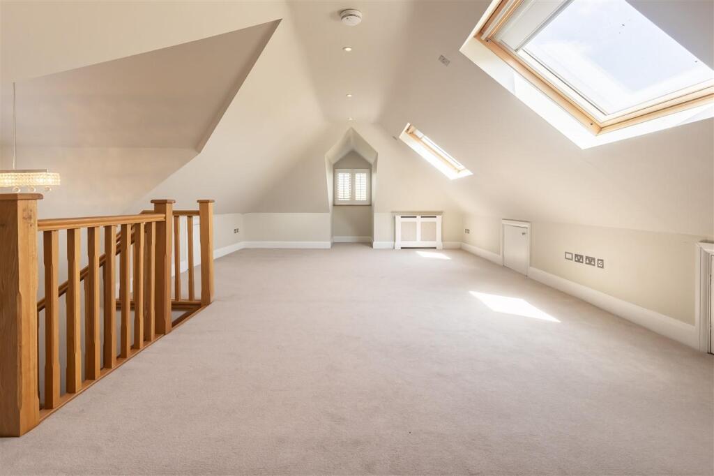 30B Blackacre Road Theydon Bois, Essex, CM16 7LU (