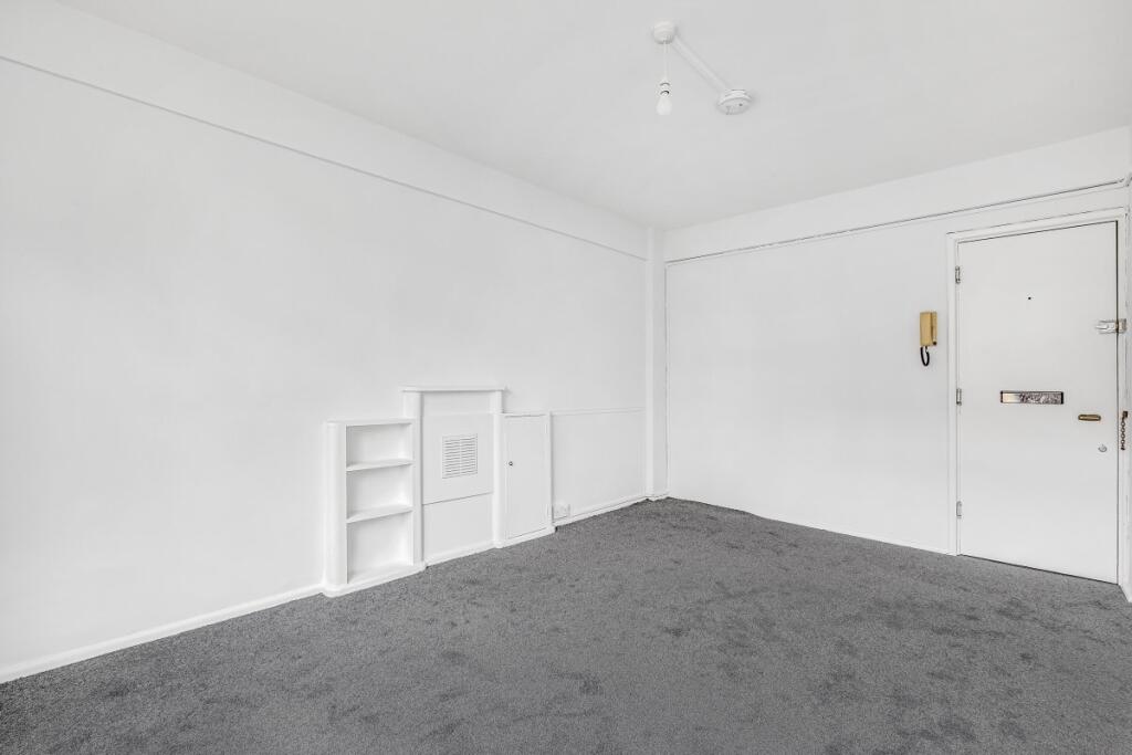 KFH-44_Romney_Court-
