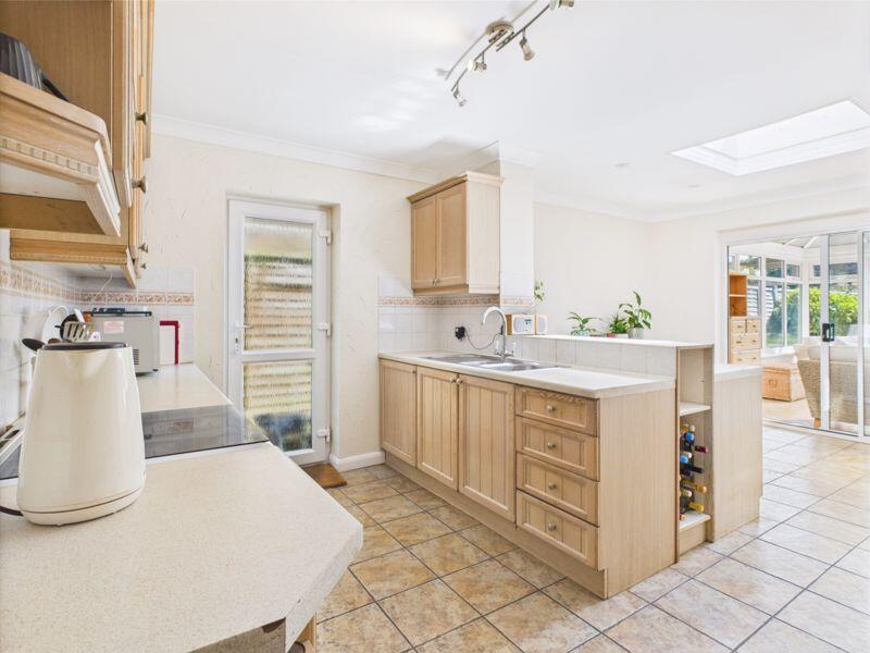Kitchen breakfast family room 