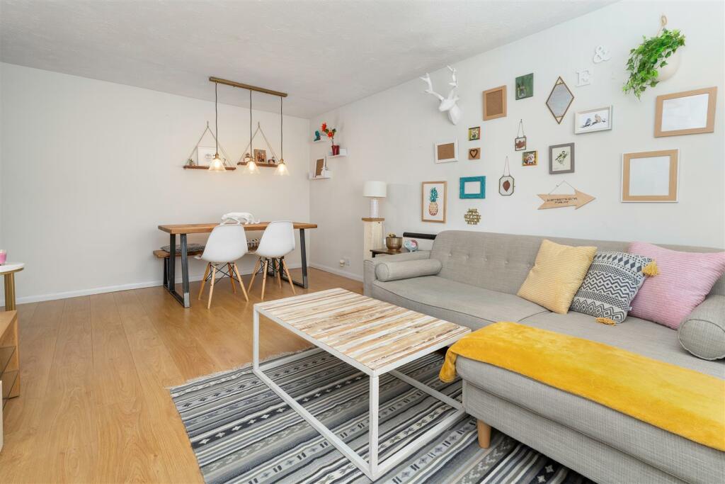 Living Room Photo 3.jpg