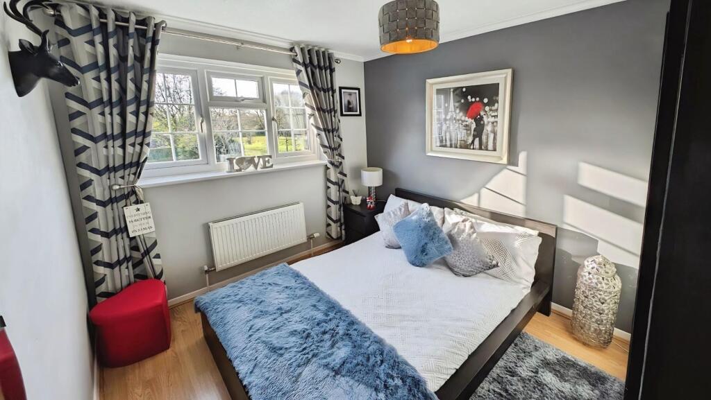 49 Cornwall Crescent bedroom 2 a.jpg