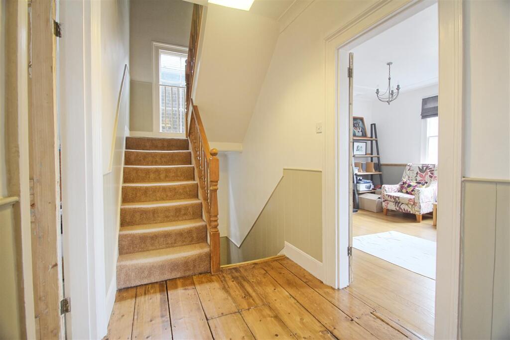 FIRST FLOOR LANDING