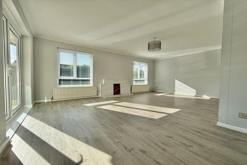 20' Lounge/Dining Room