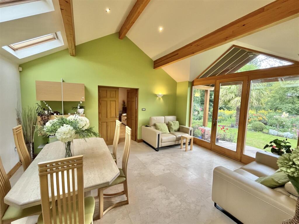 Entrance Hall/Dining Room