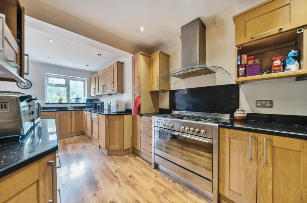 1293764-6825d56c3...