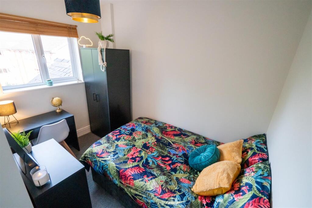 30 Upperthorpe Bedroom 2.jpg