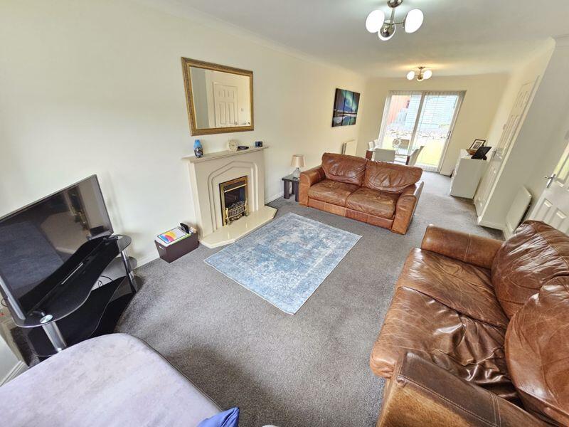 Lounge/Dining Room