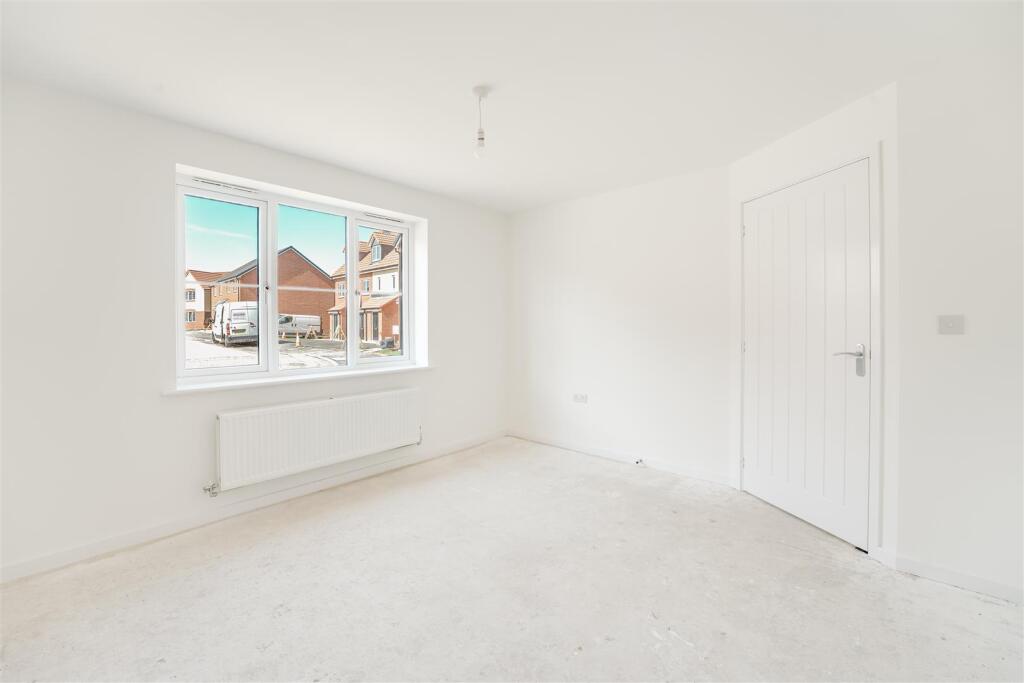 4 - sitting room.jpg