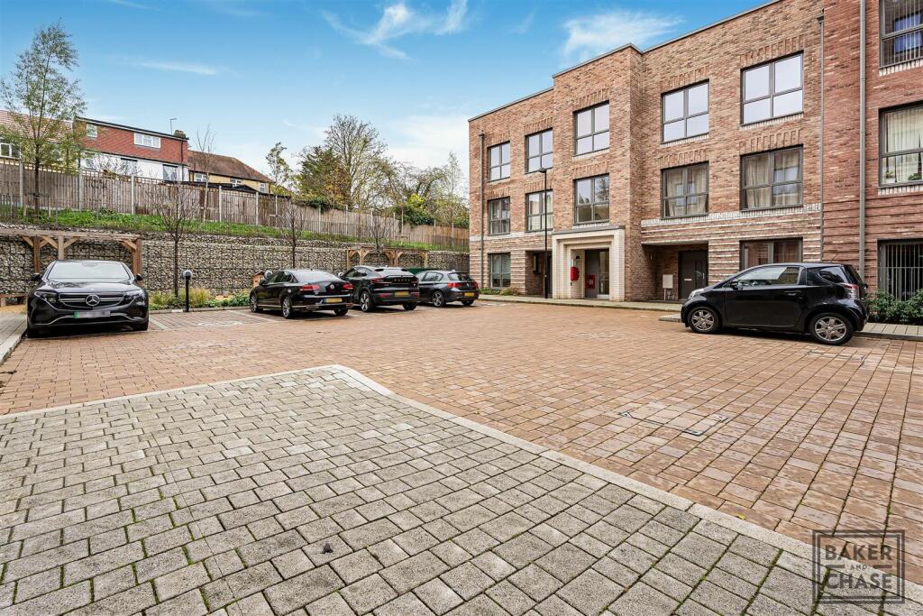 Car Park &amp; Communal Grounds