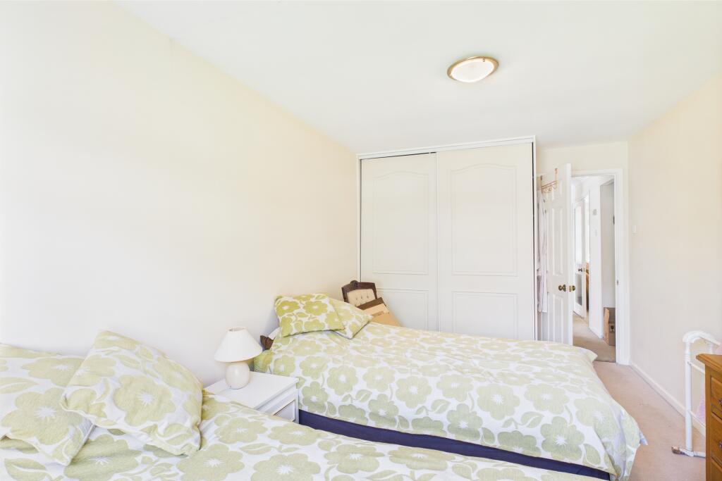 CAM04201G0-PR0077-STILL031