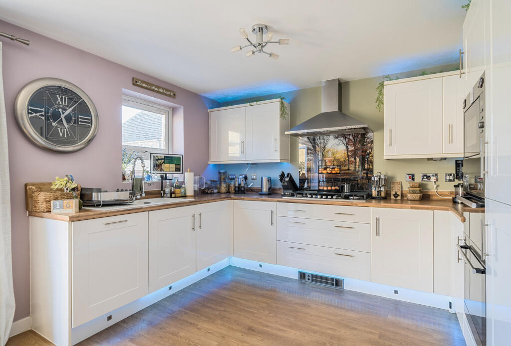 1311063-16-685301...