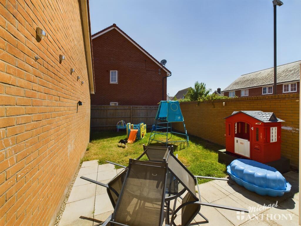 CAM03852G0-PR0037-STILL016