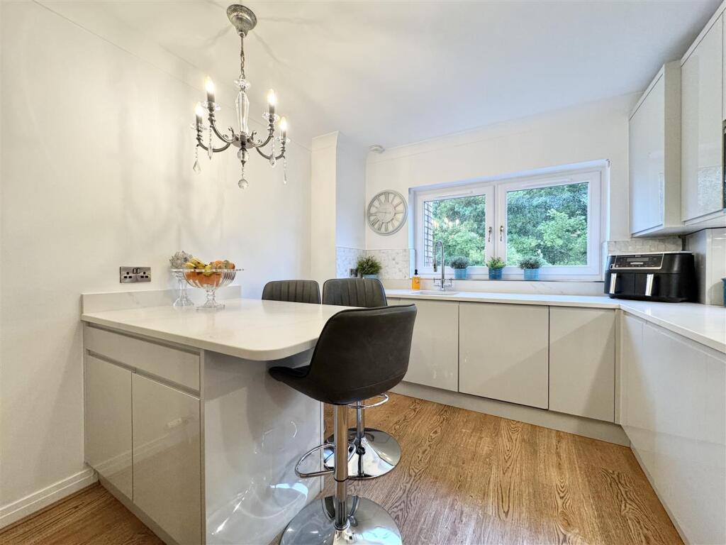 Kitchen/Dining