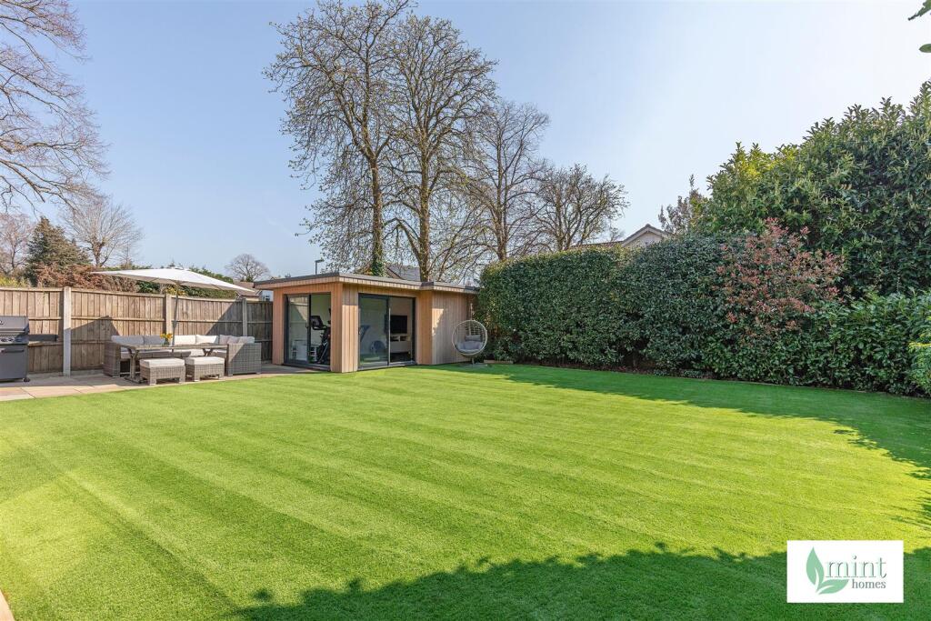 437__Woodham_Lane__Addlestone__Surrey__KT15_3QG33.