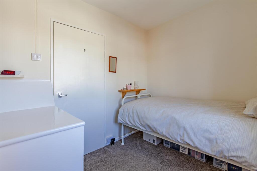 Bedroom 3-2.jpg