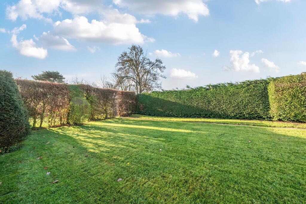 Westgate, Kearby, LS22